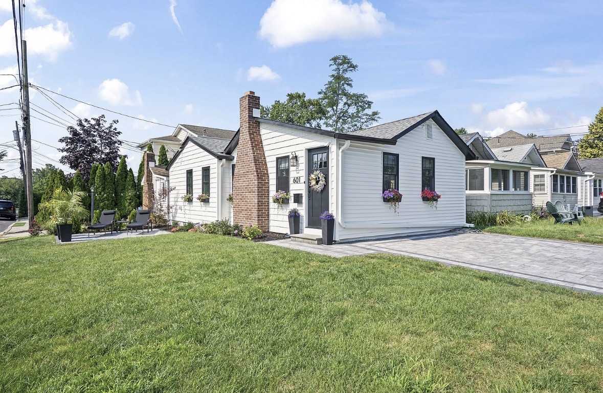 The Salted Cottage, a white clapboard cottage in Spring Lake, New Jersey